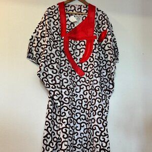 Robe traditionnelle avec motifs éléphants
